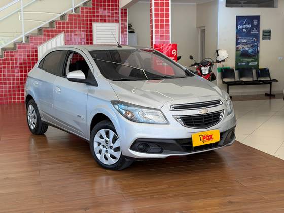 CHEVROLET ONIX 1.4 MPFI LT 8V FLEX 4P MANUAL CHEVROLET ONIX 1.4 MPFI LT 8V FLEX 4P MANUAL